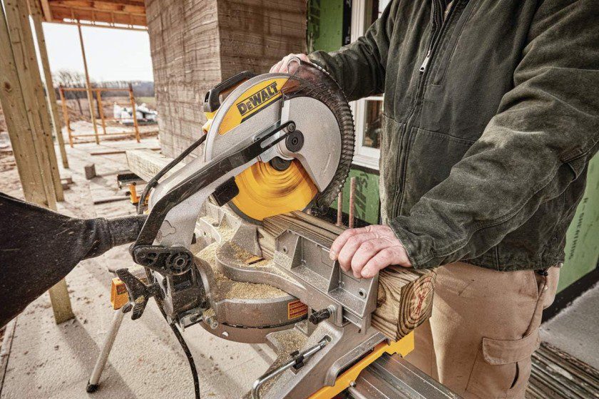 DeWalt 12-Inch Miter Saw DWS715 Review